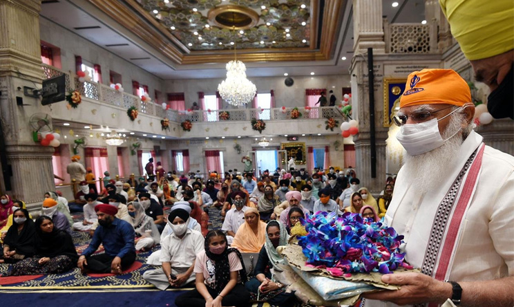 PM Modi visits Sis Ganj Gurudwara in Delhi; offers prayers to Sri Guru Teg Bahadur