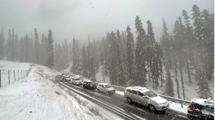Gulmarg on high alert following Pakistan's bids to push militants   