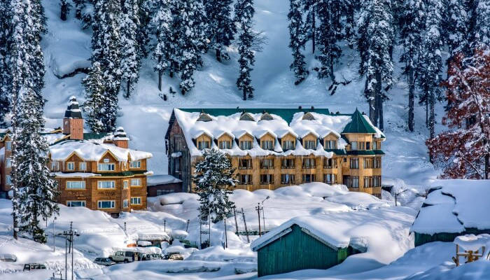 Gurmarg, Pahalgam and other parts in Kashmir receive fresh snowfall, turn picturesque white