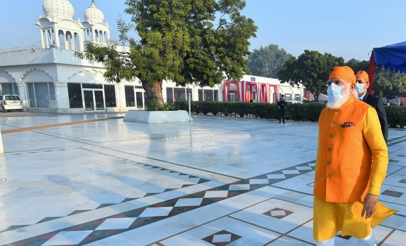 PM Modi pays tribute to Guru Tegh Bahadur in surprise visit to Delhi's Gurudwara Rakabganj
