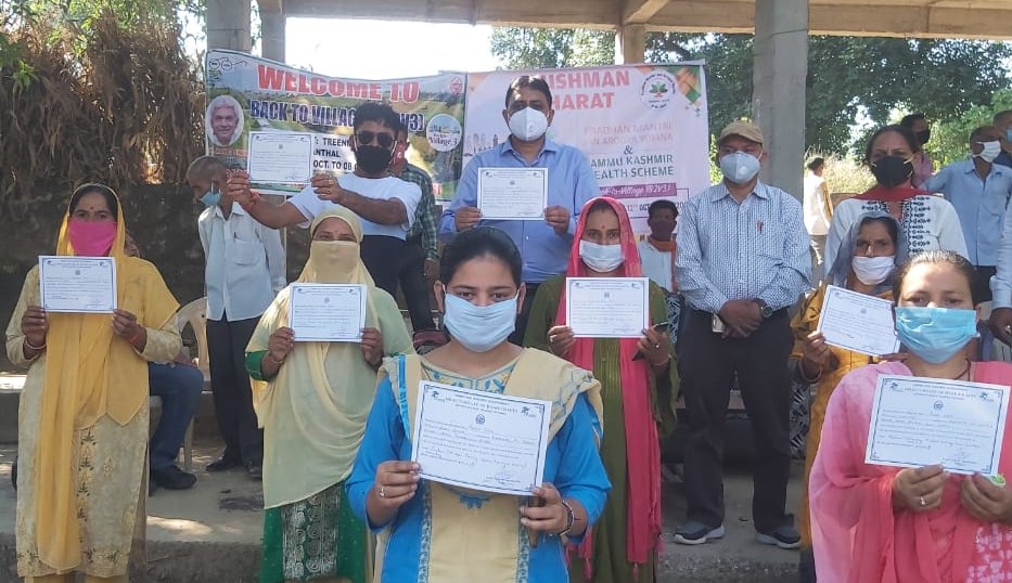 Director H&H, Jammu visits Panchayat Treen Meyari (Reasi) under B2V3