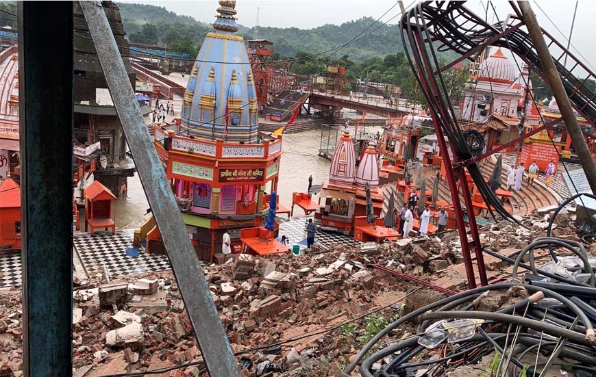 Lightning strikes Haridwar's Har Ki Pauri; wall collapses, transformer damaged