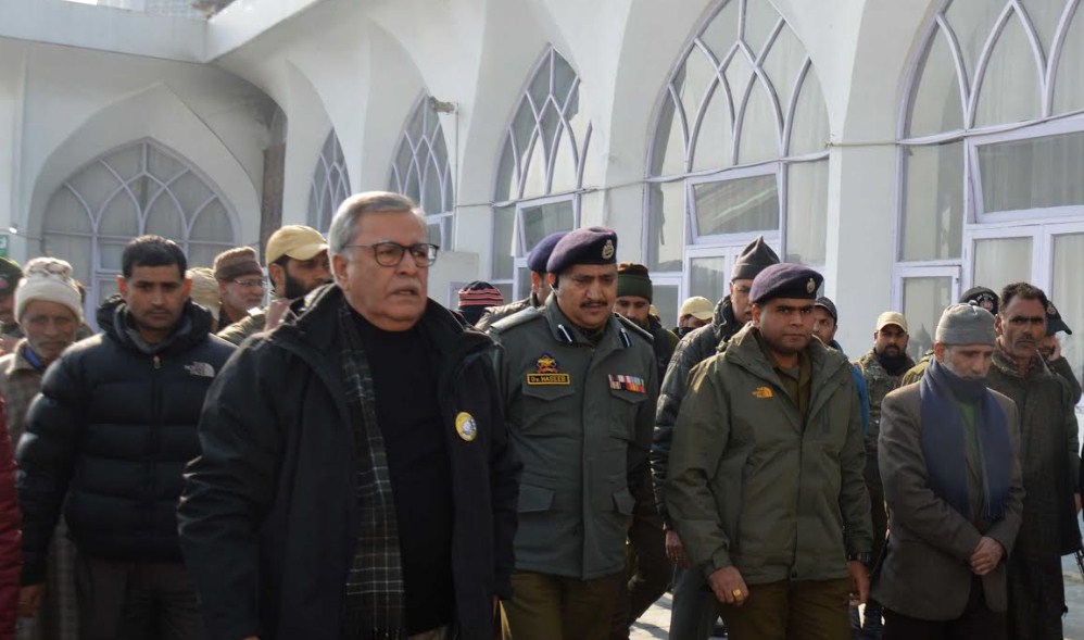 Advisor Khan visits Hazratbal shrine