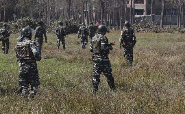 Handwara Police arrested 02 Terrorist associates of HM outfit; Arms & Ammunition recovered 