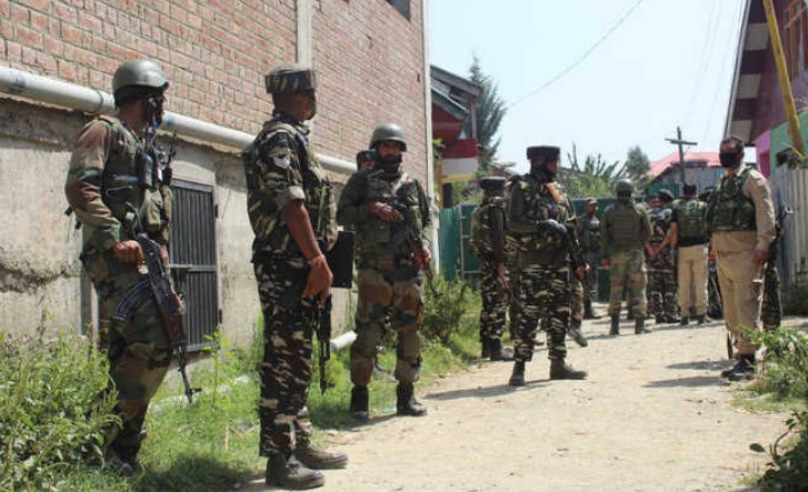 Terrorists lob grenade at Habak Chowk in Srinagar; 2 injured