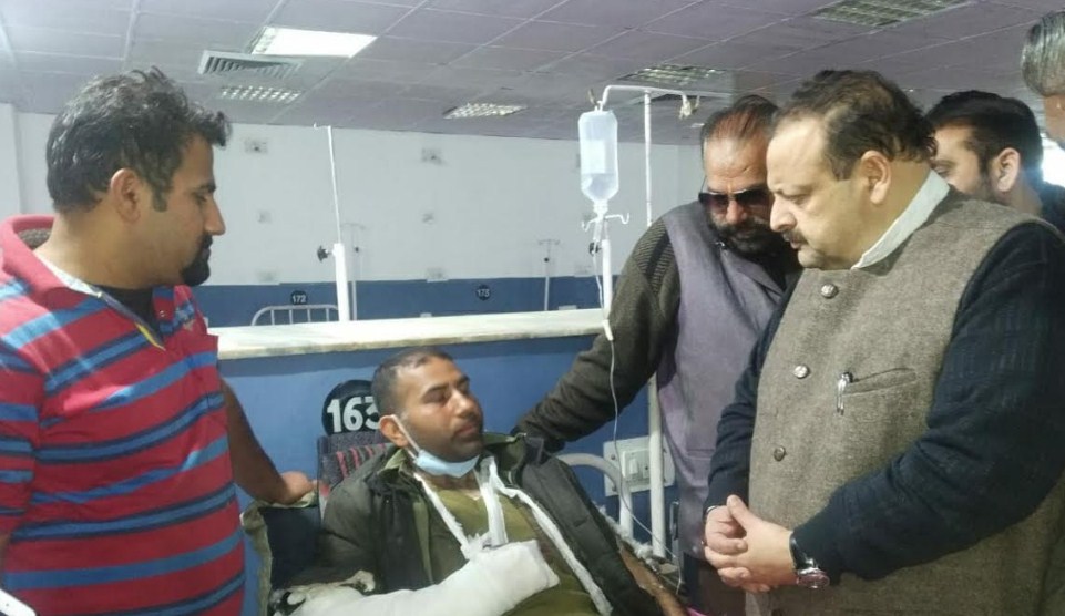 Rana visits GMC, enquires about condition of valiant cop injured in Ban encounter