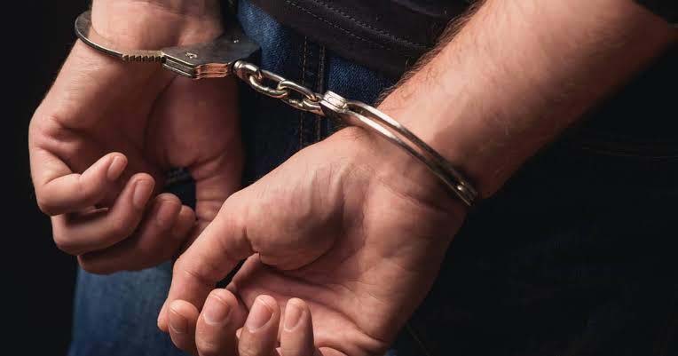 4 Kashmiri men held at airport for smuggling in Indian currency for 'possible use in Valley'