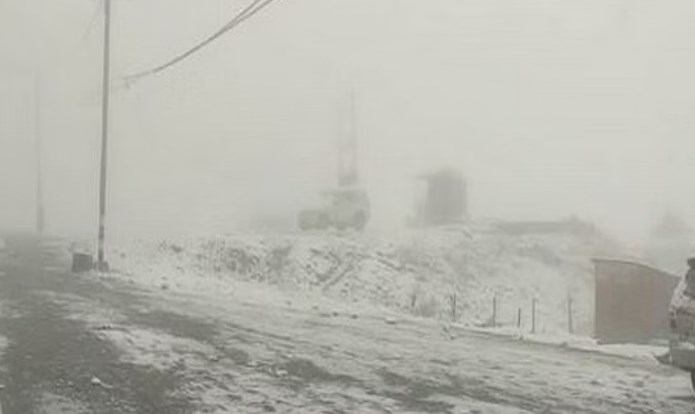 Leh: Hundreds of passengers stranded due to snow, rescued from Changla Axis