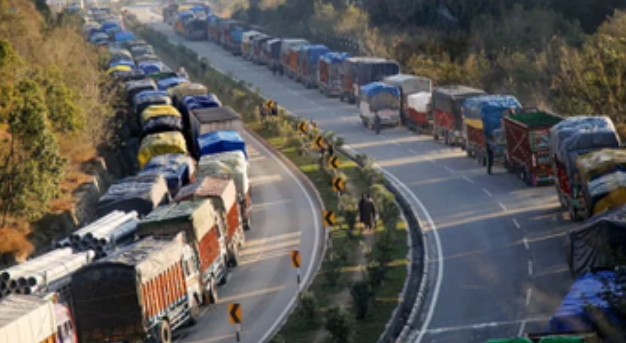 Jammu-Srinagar National Highway partially opened for one-way traffic