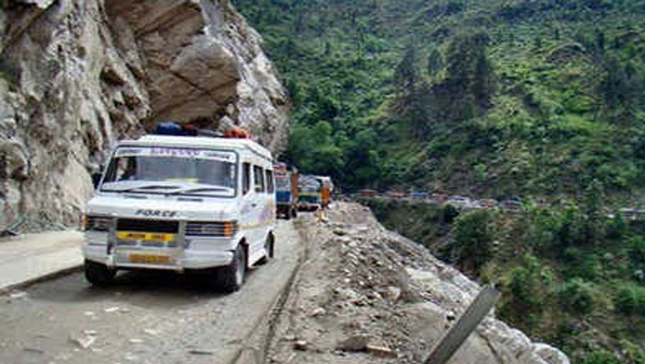 One-way LMV traffic from Srinagar on Jammu-Srinagar highway today