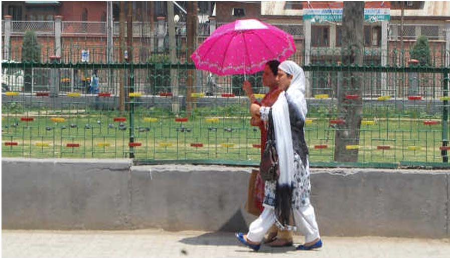 Ahead of heavy rain, flood warning for next 48 hours, heat wave continues in Kashmir