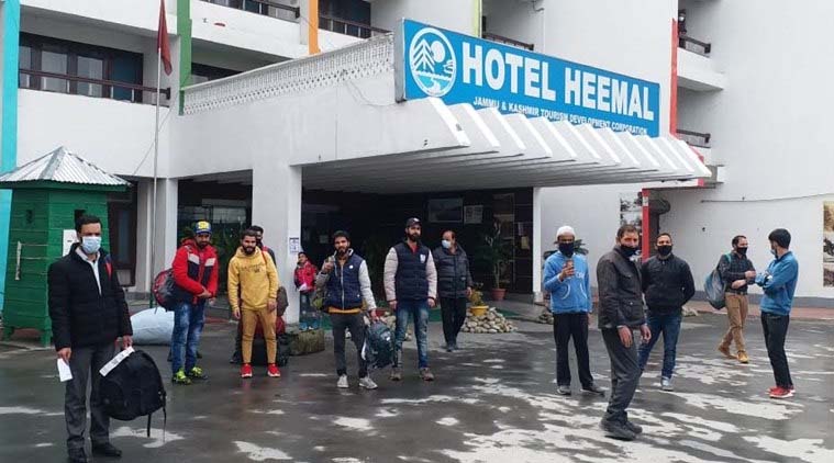78 Leh-returnees head home after completing quarantine period in Srinagar