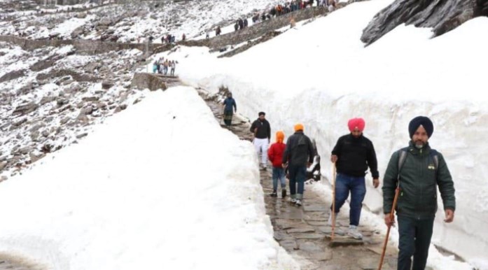 Uttarakhand: Portals of Hemkund Sahib open for devotees