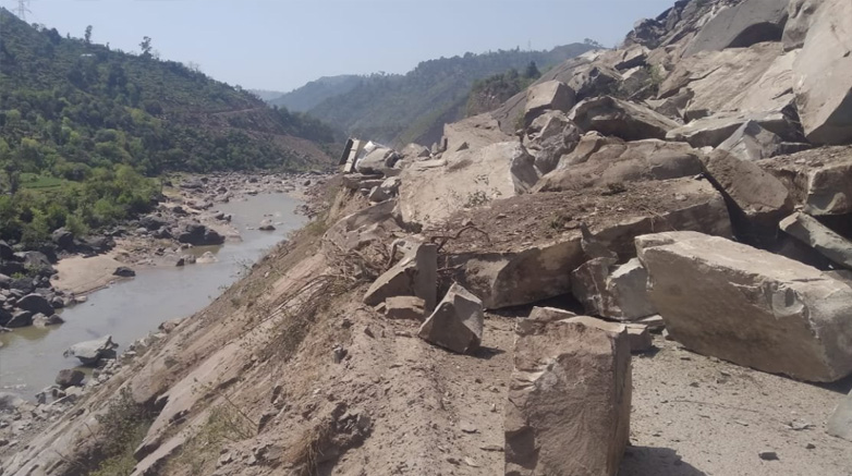 JCB driver killed, two injured in Sgr-Jammu highway landslide