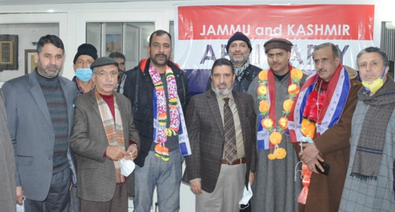 Independent DDC member from Srinagar joins Apni Party