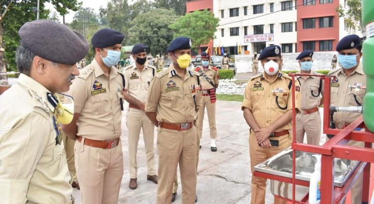 IGP Jammu visits twin district Poonch & Rajouri , takes stock of preparedness and measures to contain the spread of Corona-Virus