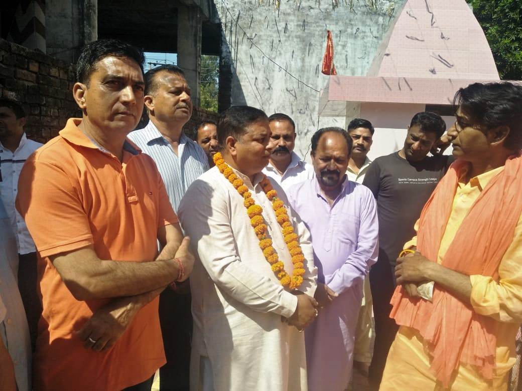 Former BJP state President Sat Sharma assures construction of community hall at Guru Ravi Das Mandir