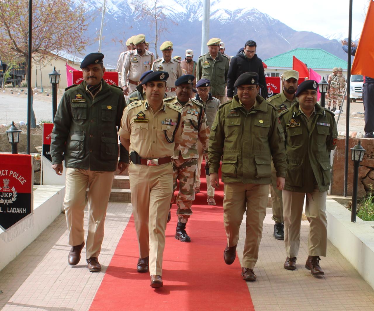 IGP Kashmir visits Kargil, reviews election preparedness 