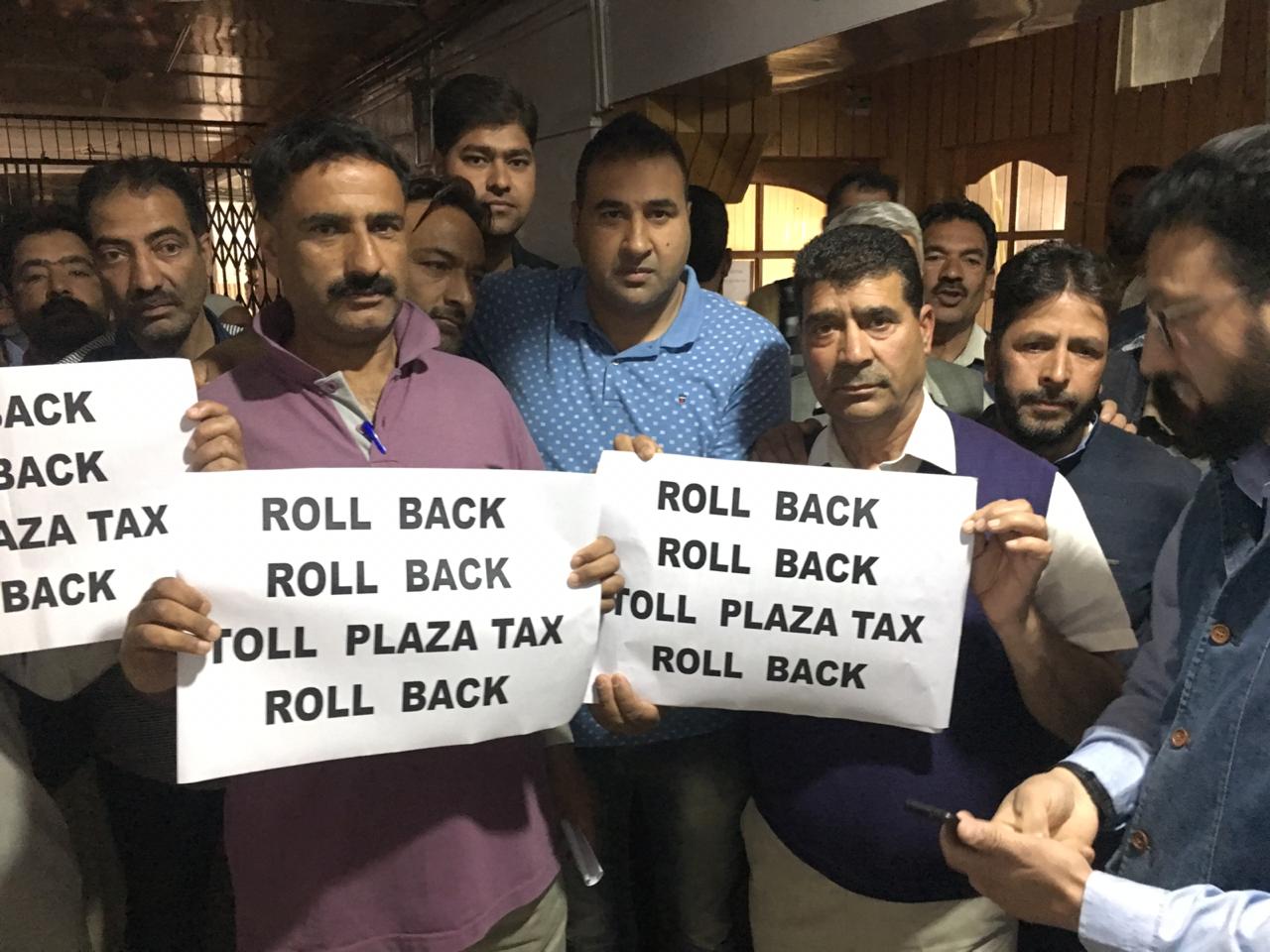 Traders, transporters protest against toll plaza in Kashmir