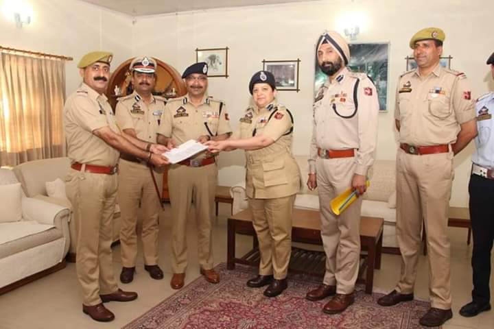 DGP rewards Inspector who gave CPR to Passenger and saved his life 