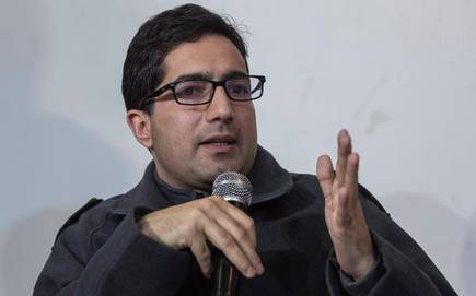 "Road dou ya Chod dou," Shah Faesal calls upon GOI to sort out Mughal Road, NH mess.