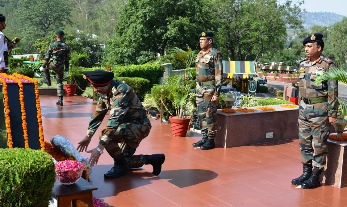 Army Commander pays homage to martyrs on 48th Raising day of Northern Command