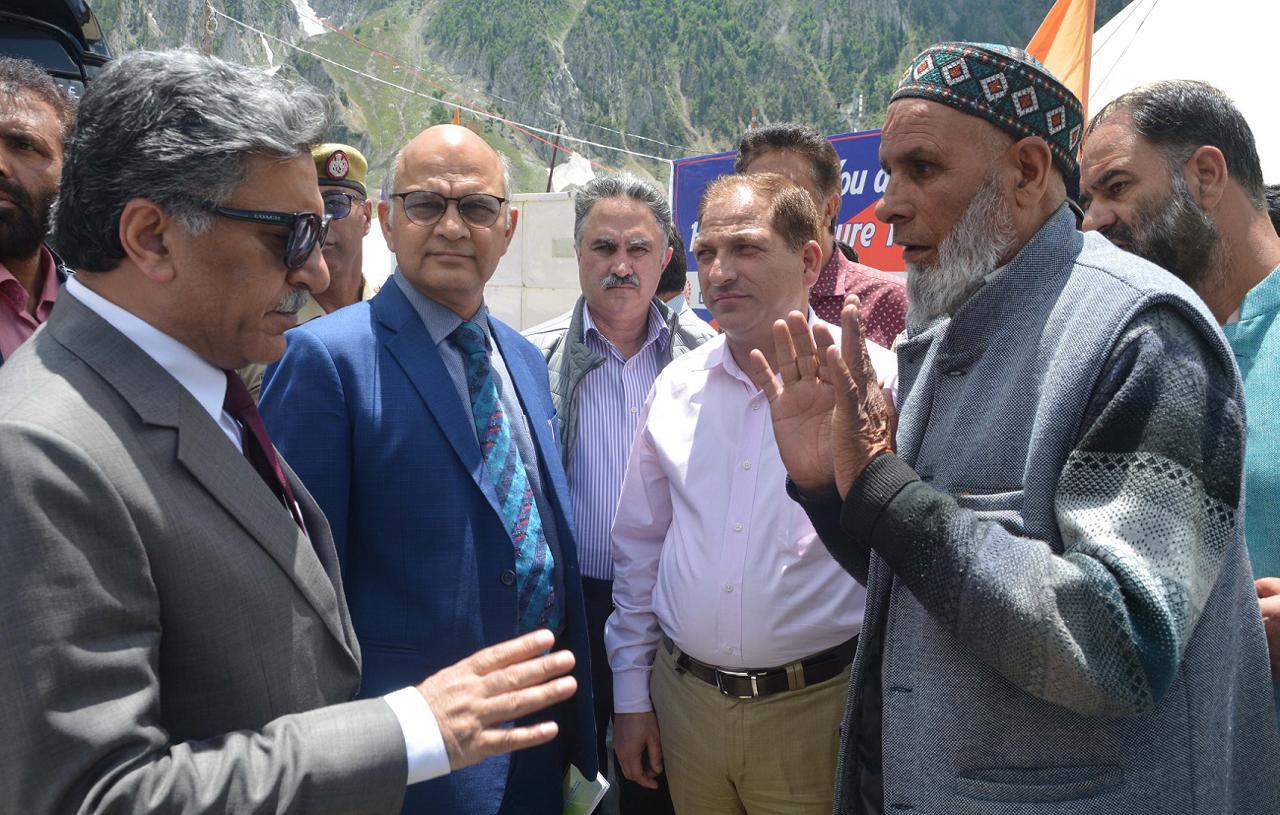 Advisor Ganai takes stock of Yatra arrangements at Baltal 