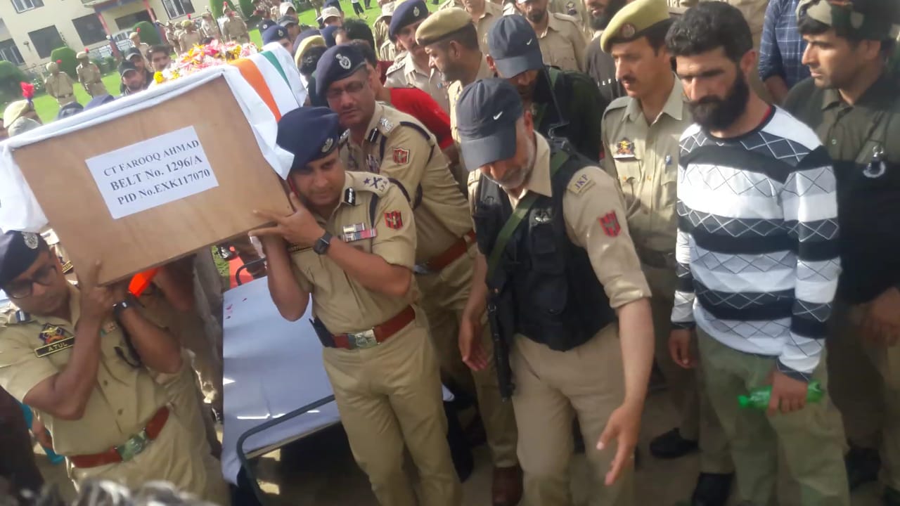 Wreath laying ceremony of Martyred PSO held at DPL Bijbihara 