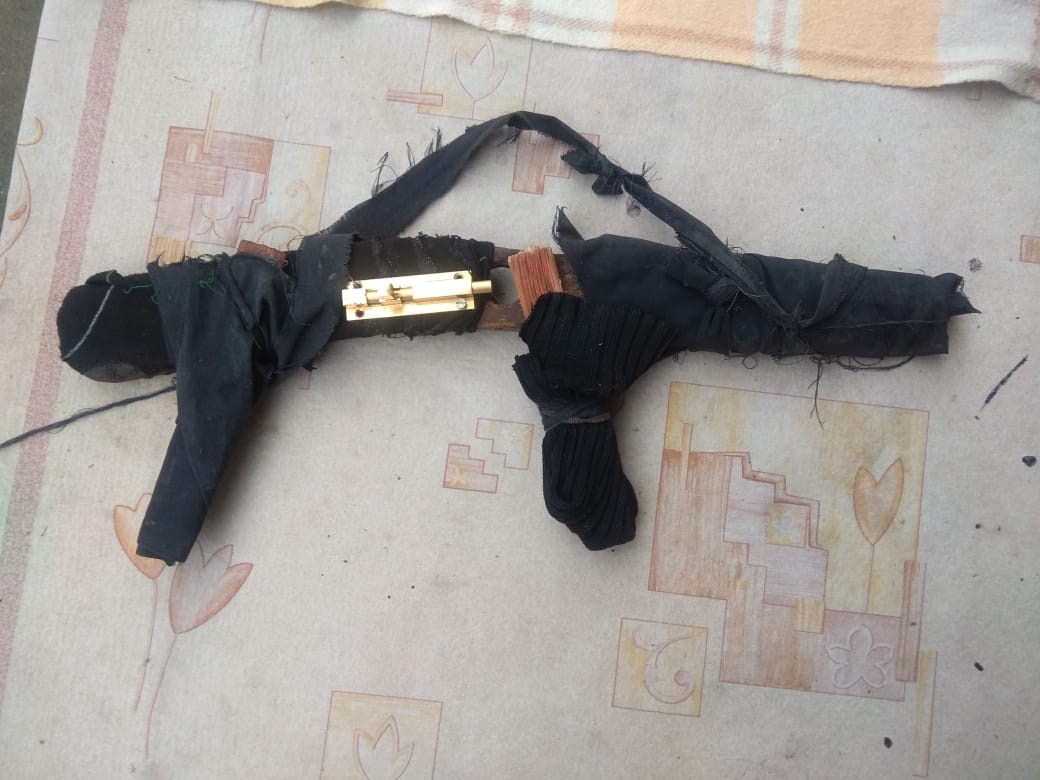 Burglars rob Sopore Family by brandishing toy guns 