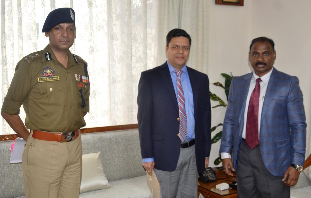 Div Comm, IGP Jammu call on Lt Governor 