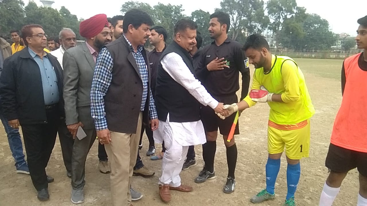 Senior Congress Leader Jai Singh presents trophies among winners of DFA Jammu Football league 