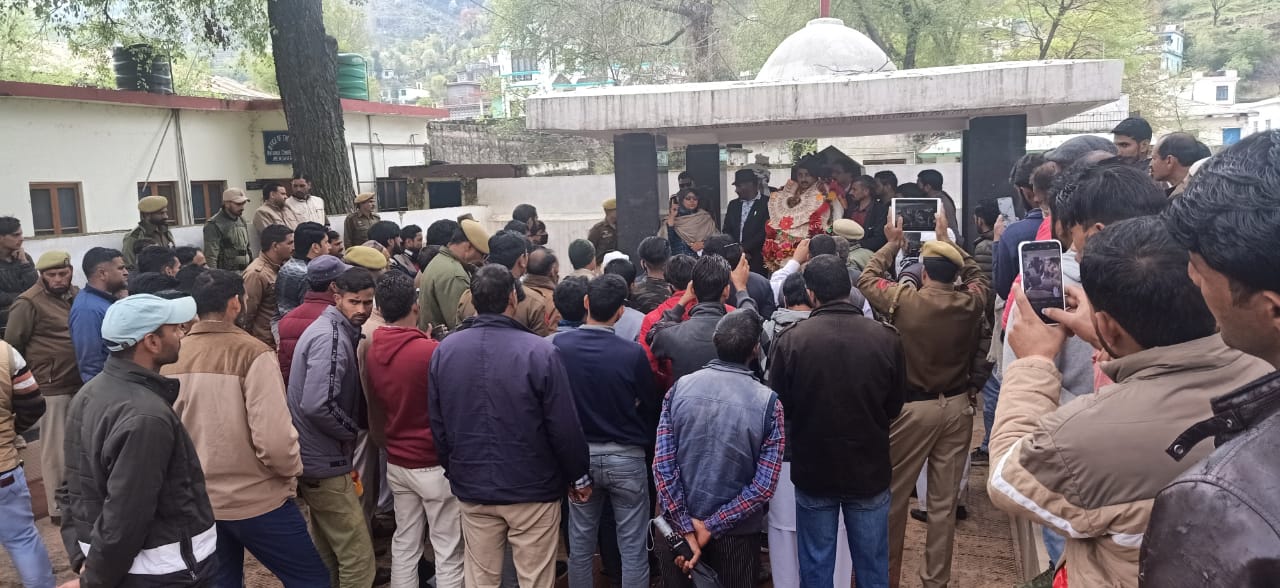 Police Files FIR Over Large Gathering At Farewell Party To SHO In Poonch