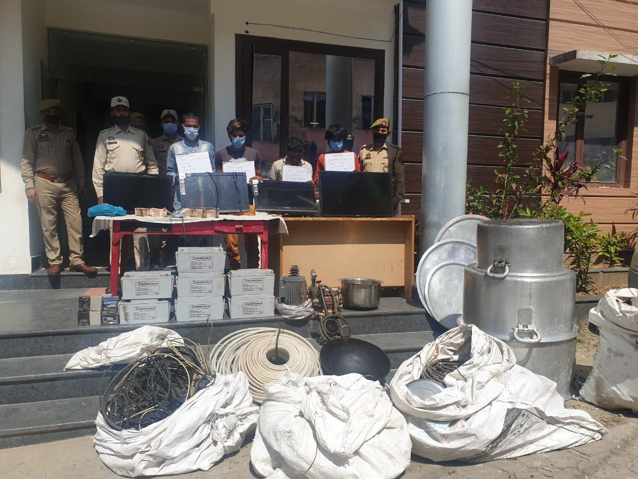  Katra Police busts inter state gang of thieves amid Coronavirus Lockdown 
