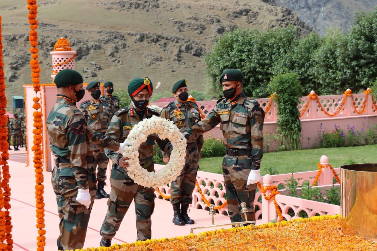 Kargil War Heroes remembered on 21st Anniversary of Operation Vijay 
