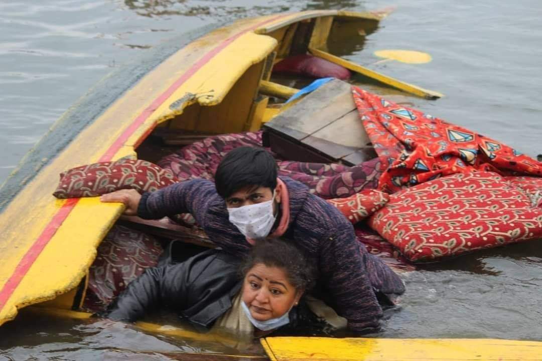 Three video journalists saved from drowning in Dal Lake 