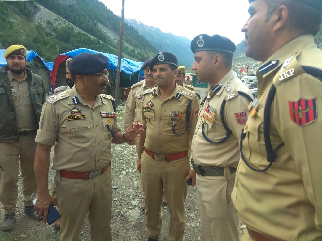 DGP J&K visits base camp of Baltal; reviews Yatra security