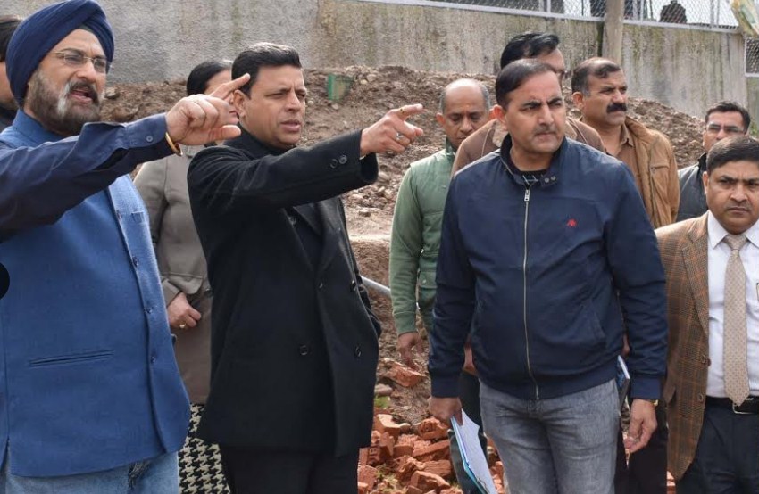 Div Com inspects development works at Bagh-e-Bahu