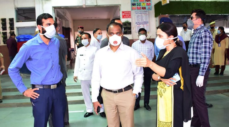 COVID-19: Lt Governor G C Murmu visits Railway Station, tours Jammu city post lockdown relaxations