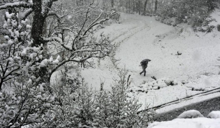 Intense winter begins in Jammu & Kashmir with sub-zero temperatures