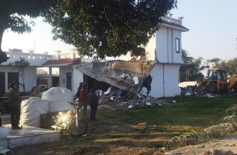 Demolition of Illegal Structure of Narcotic Drug Criminal in Samba