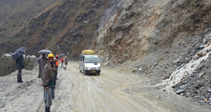Traffic restored on Srinagar-Jammu highway