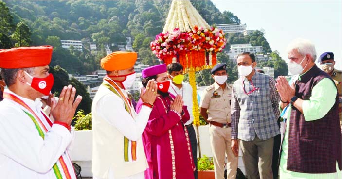 Lieutenant Governor pays obeisance at Shri Mata Vaishno Devi Shrine