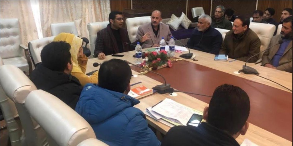 DC reviews updation of Jamabandis, revenue records