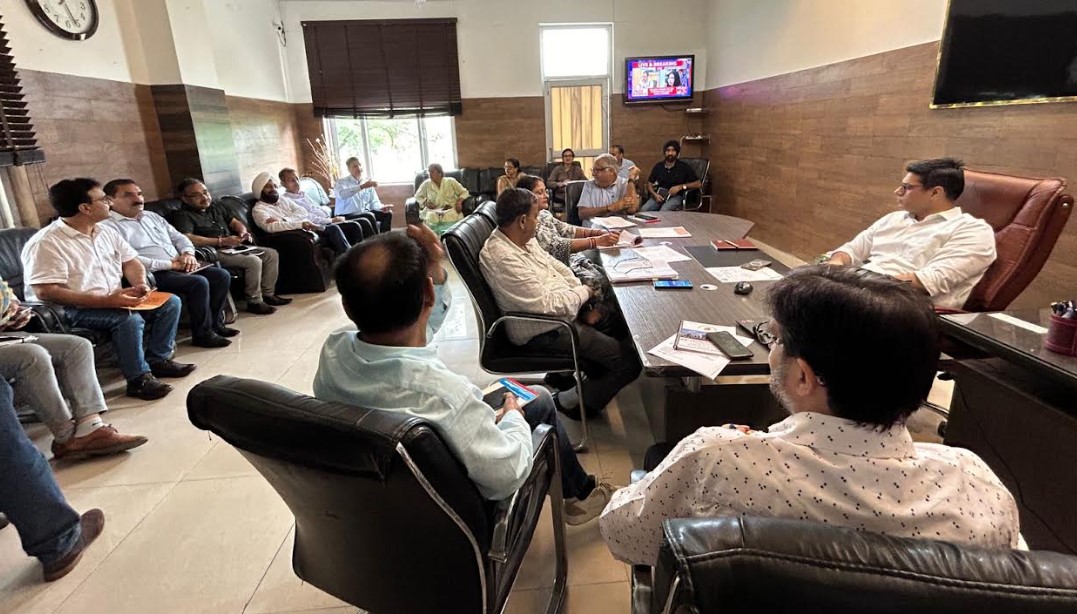 MD JPDCL holds meet with senior officers to boost implementation of PM Surya Ghar Muft Bijli Yojana