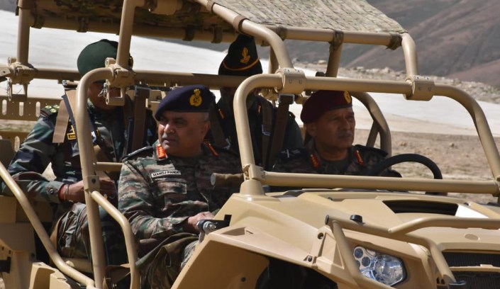 Army Chief visits forward areas along LAC in Central Sector