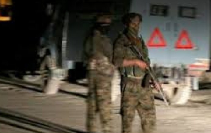 Militants make two abortive bids at police in South Kashmir