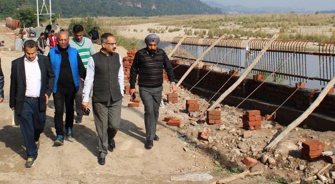 Commissioner JMC reviews progress on Rs 4.24 cr Pathyway Project at Peerkho