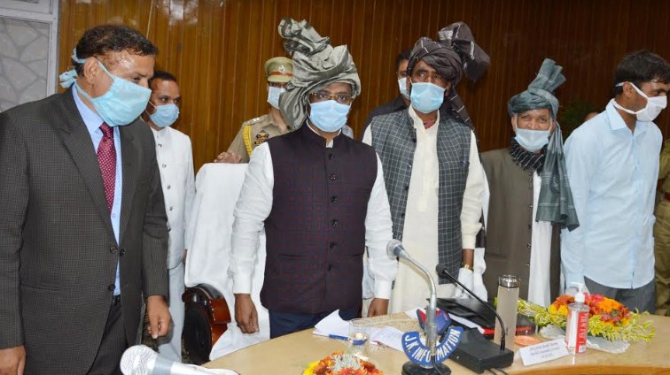 Lt Governor visits Kulgam; meets various delegations, public representatives