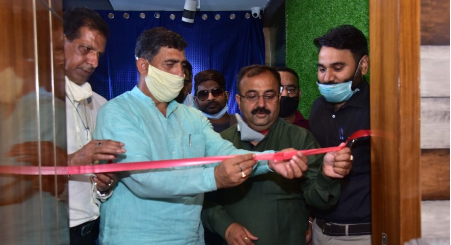 Page 3 Salon & Café Lounge inaugurated in Jammu by MP Jugal Kishore