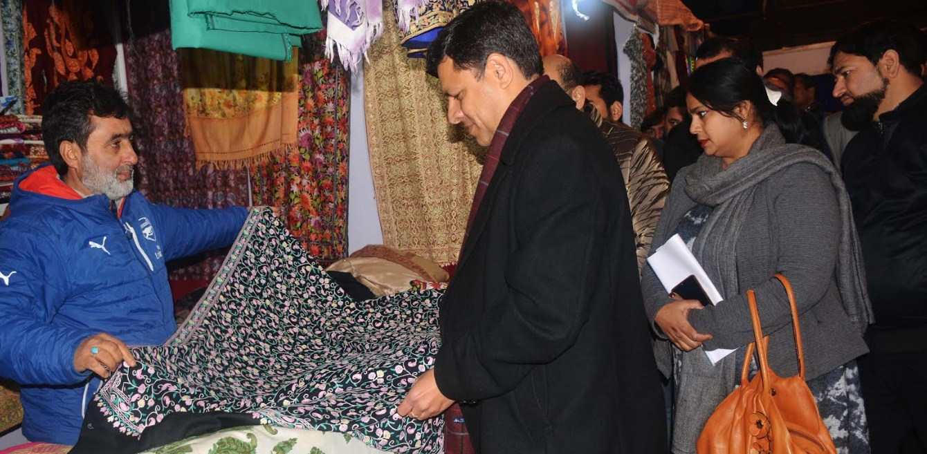 Divisional Commissioner inaugurates Handicraft Exhibition at Kala Kendra Jammu